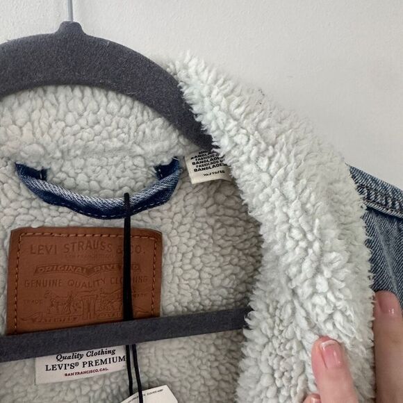 Levi’s Denim Jacket. New with tags. Size XL. - Picture 5 of 9